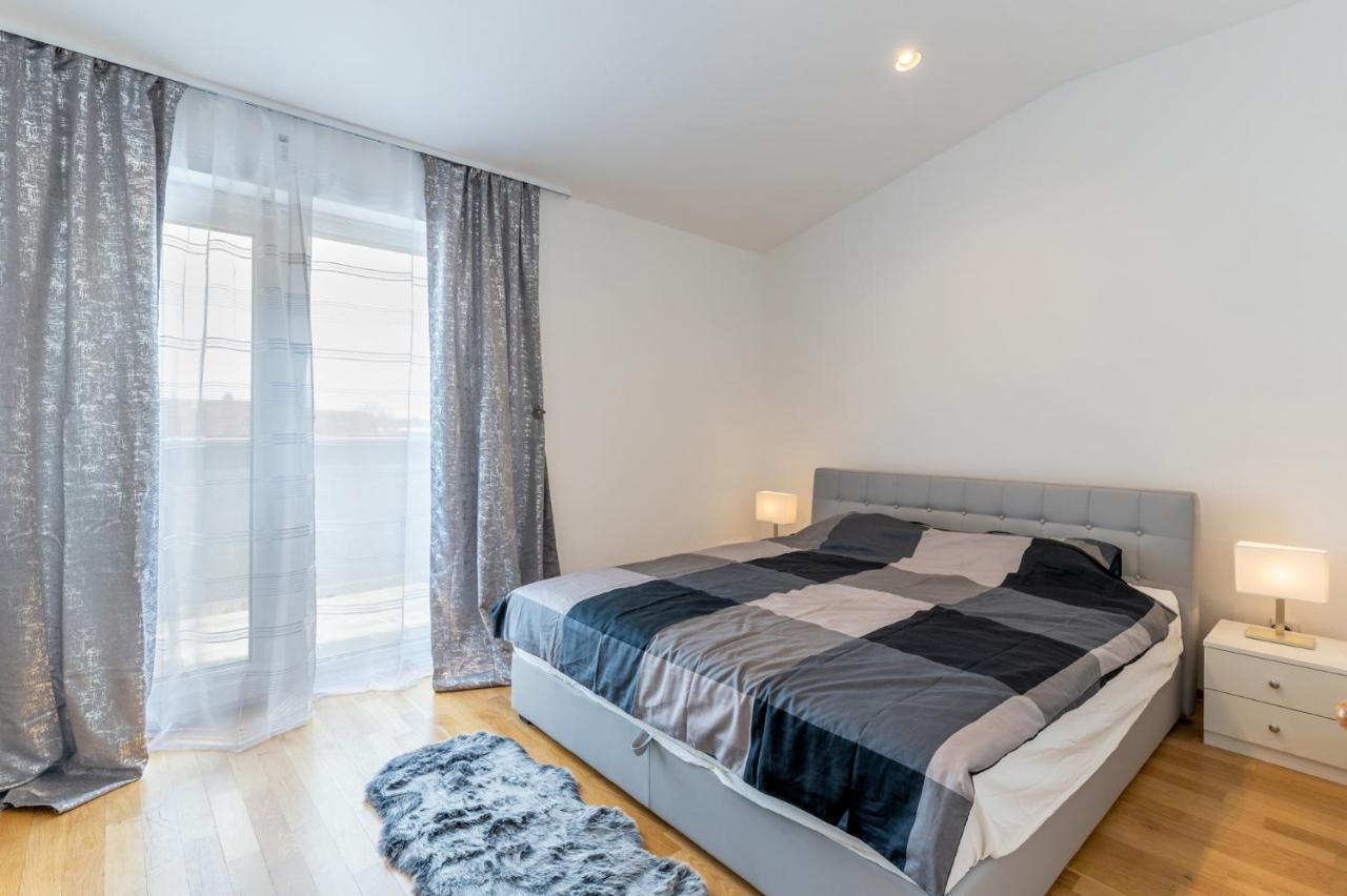 Adversarium Apartment