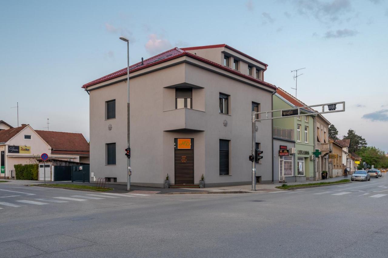 Apartment Adversarium *