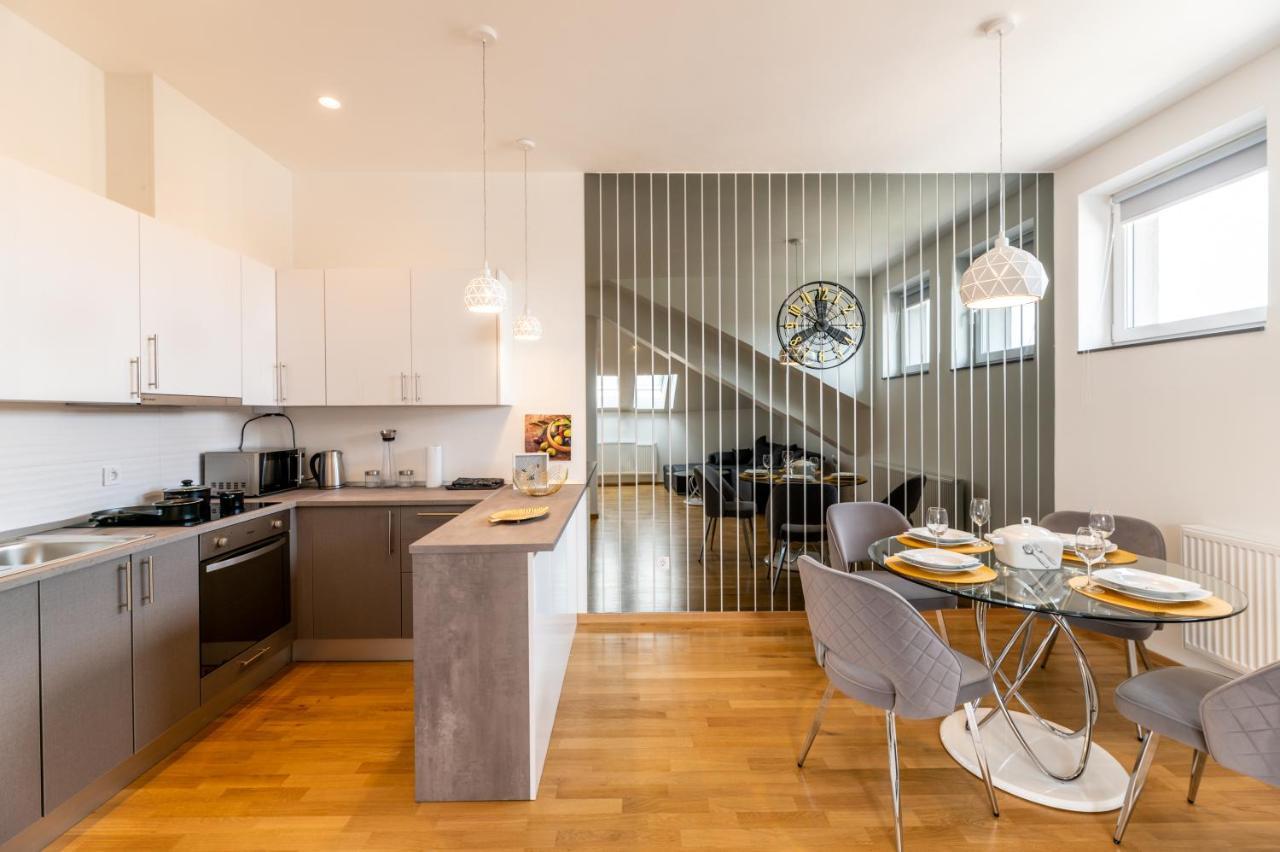 Apartment Adversarium
